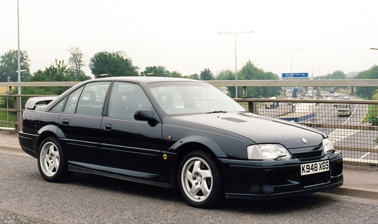Opel Lotus Omega oldalról