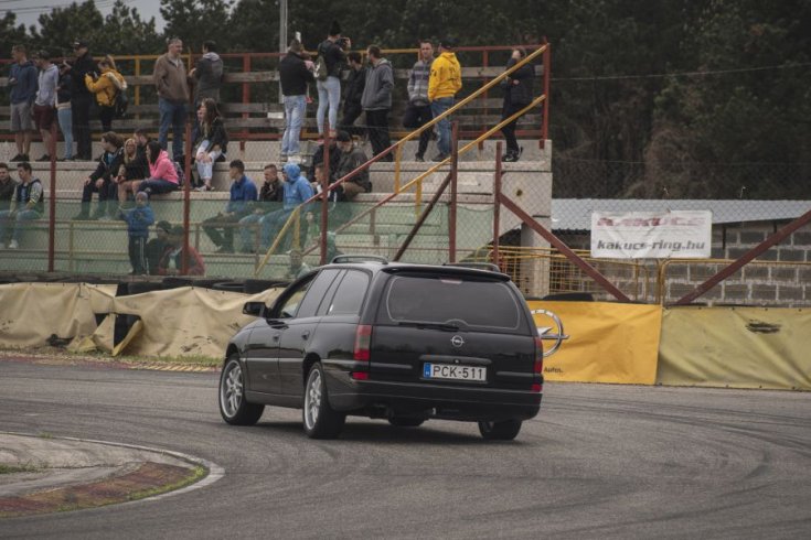 Opel Omega 2.5 DTI kombi fekete