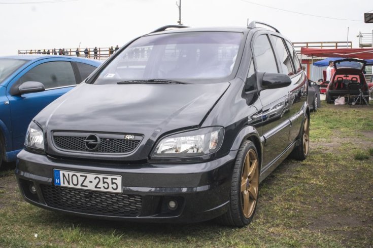 Opel Zafira B OPC fekete