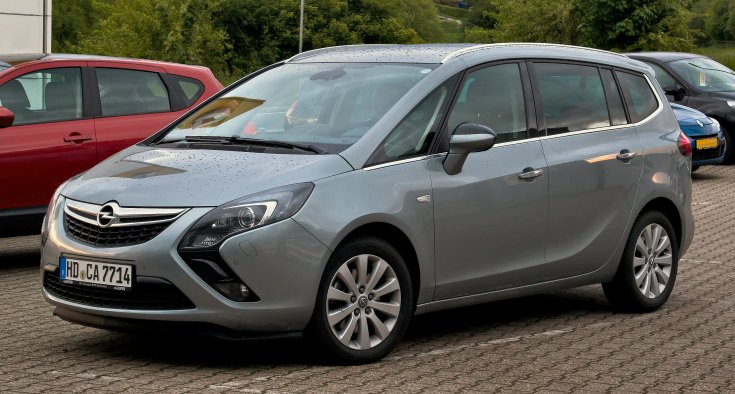 Ajándék autó családosnak - Opel Zafira Tourer oldalról
