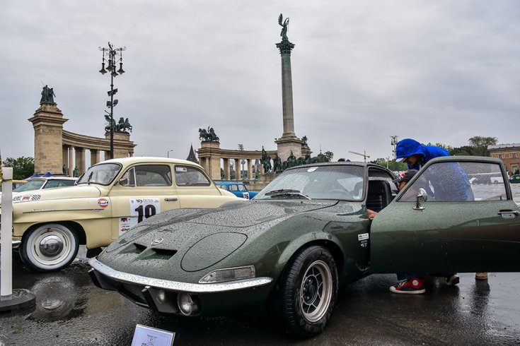 A Budapest-Tata Rallye Historic rajtja előtt