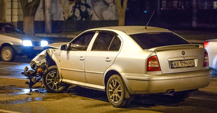 Ukrán rendszámos szürke összetört Škoda Octavia RS