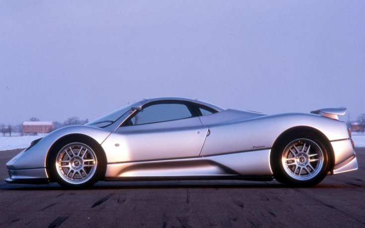 A Pagani Zonda C12 oldalról fotózva