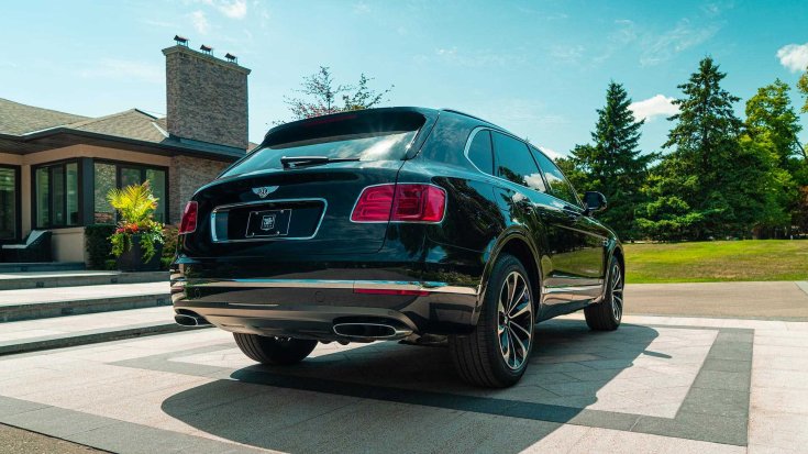 páncélozott Bentley Bentayga hátulról