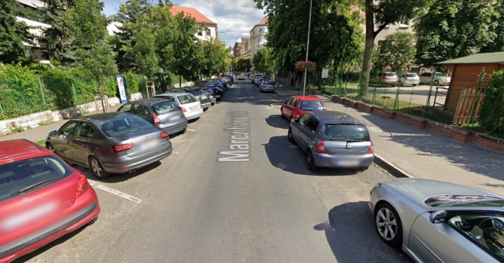 Parkoló autók a Marczibányi tér környékén