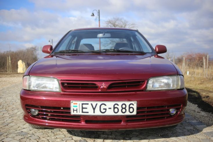 Mitsubishi Lancer elölről