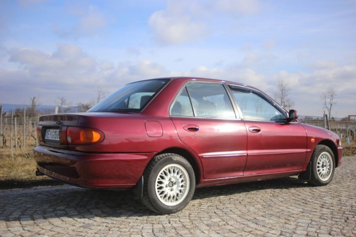 Mitsubishi Lancer oldalról