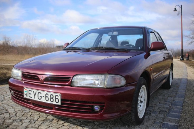 Mitsubishi Lancer elölről