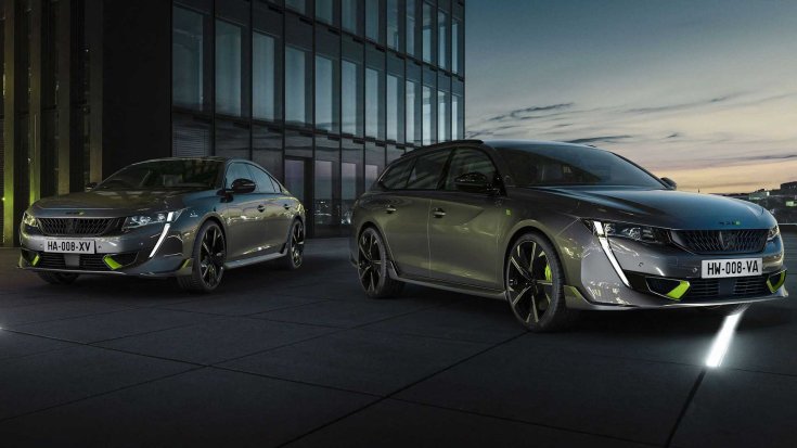 Két Peugeot 508 városi környezetben féloldalról