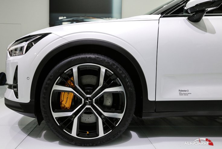 A Polestar 2 orr része oldalról