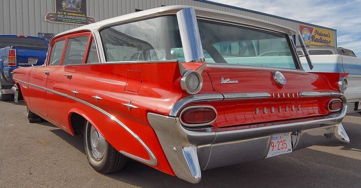 1959 pontiac Catalina Station Wagon Safari kombi, piros, hátulnézet, balról