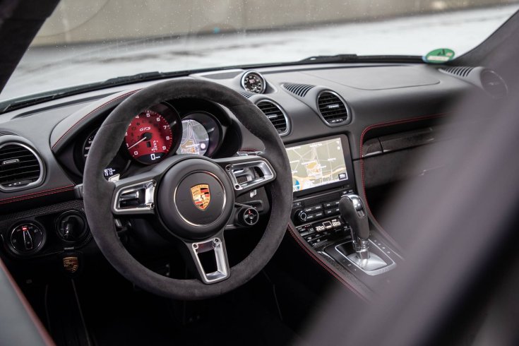 Porsche 718 Cayman utastere
