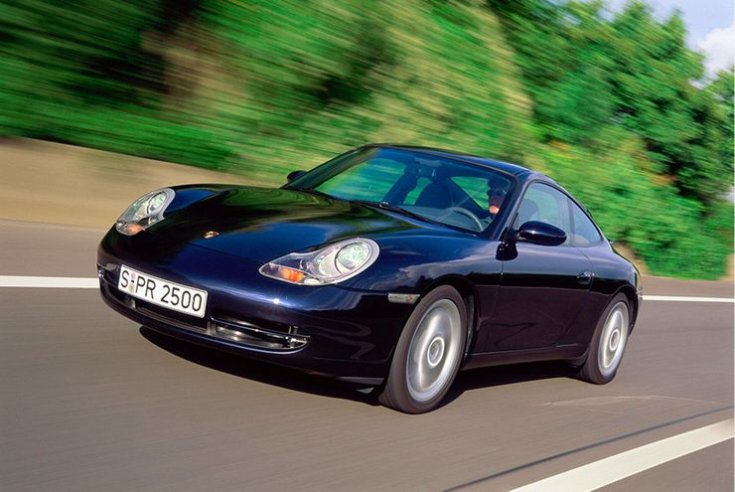Porsche 911 (966) szemből, menet közben, közúton