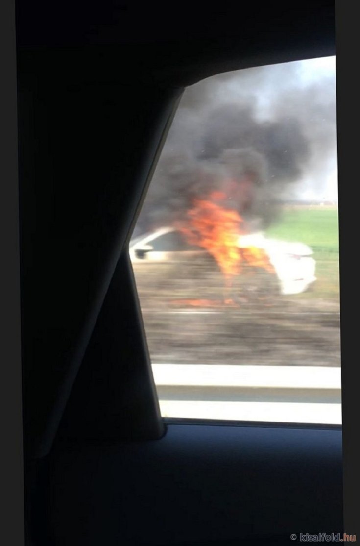 Porsche tűz Győr közelében