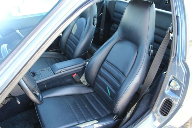 Az 1990-es Porsche 944 S2 ülései