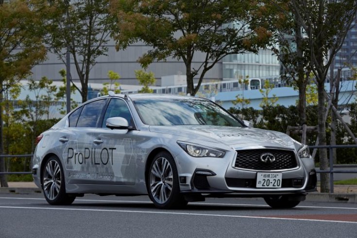 Infiniti önvezető autó