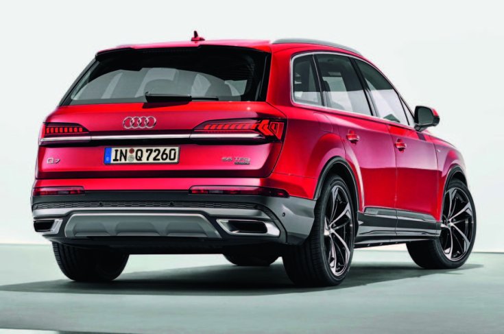 2020 Audi Q7 piros hátulról