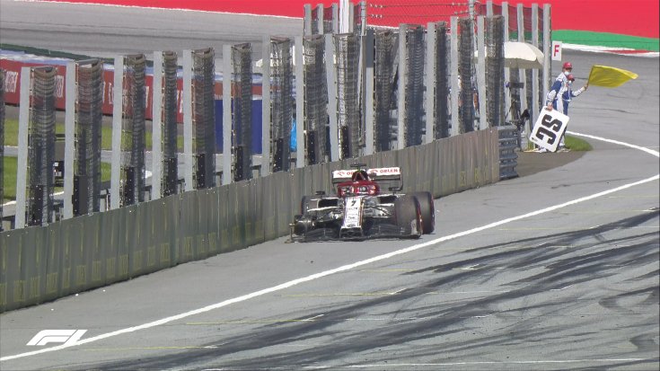 Kimi Räikkönen és a háromkerekű Alfa Romeo