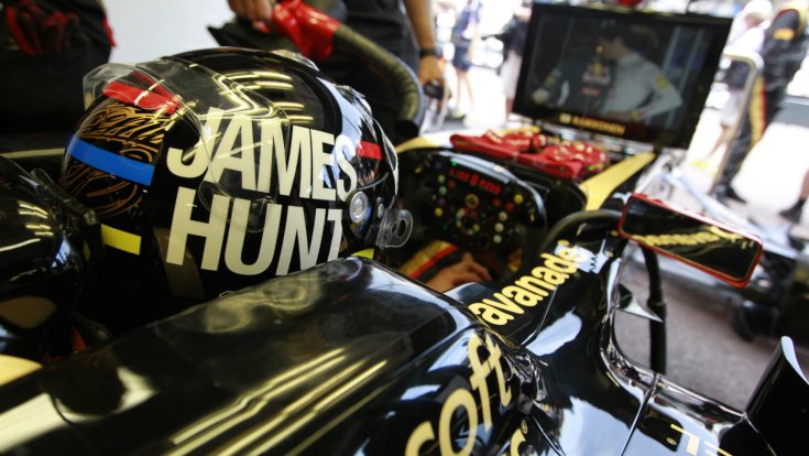 Kimi Räikkonen James Hunt feliratú sisakjában