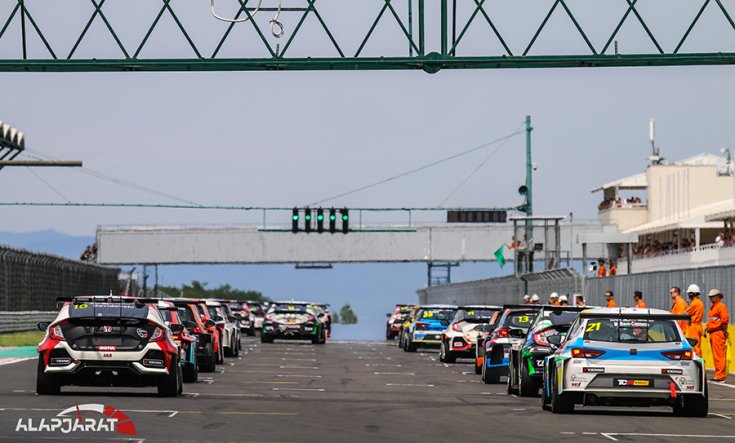 A TCR mezőnye a Hungaroring rajtrácsán hátulról fotózva