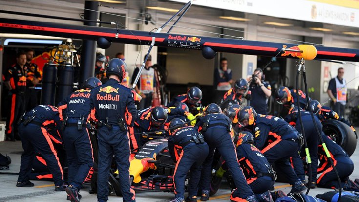 A Red Bull egyik boxkiállása