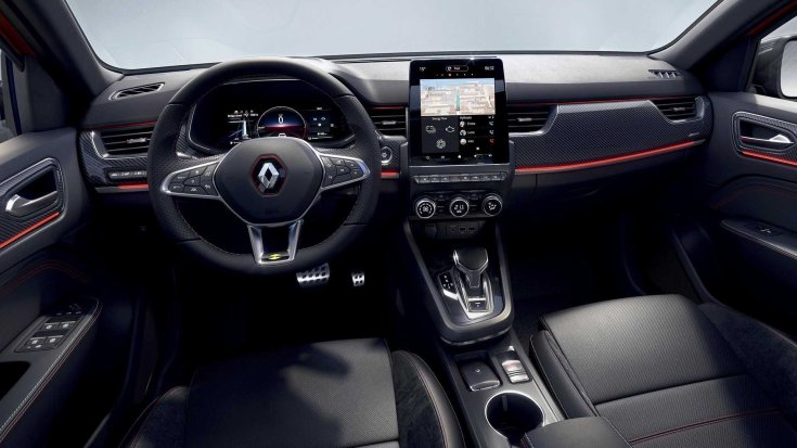 Renault Arkana belső tere hatalmas digitális érintőképernyős kijelzővel