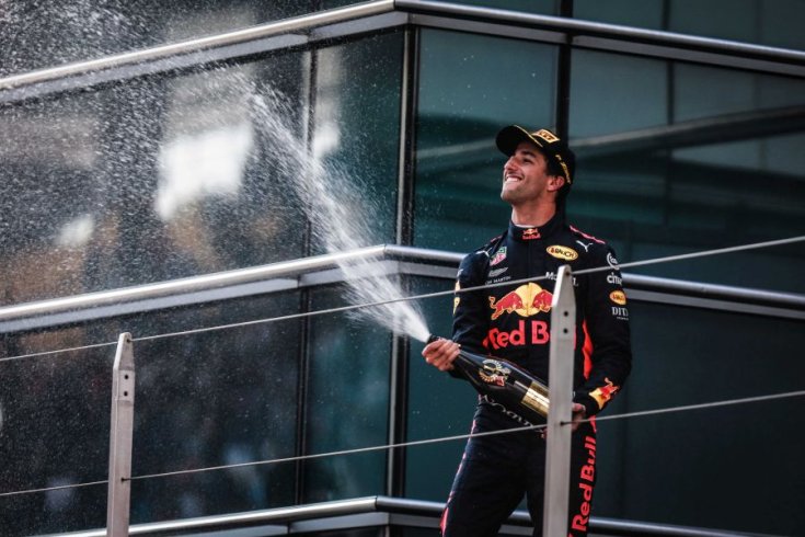 Ricciardo pezsgőzik