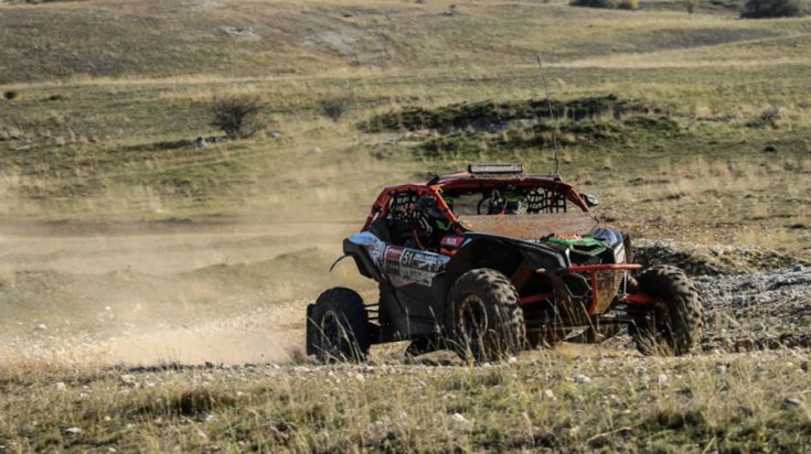 side by side buggy a terepen