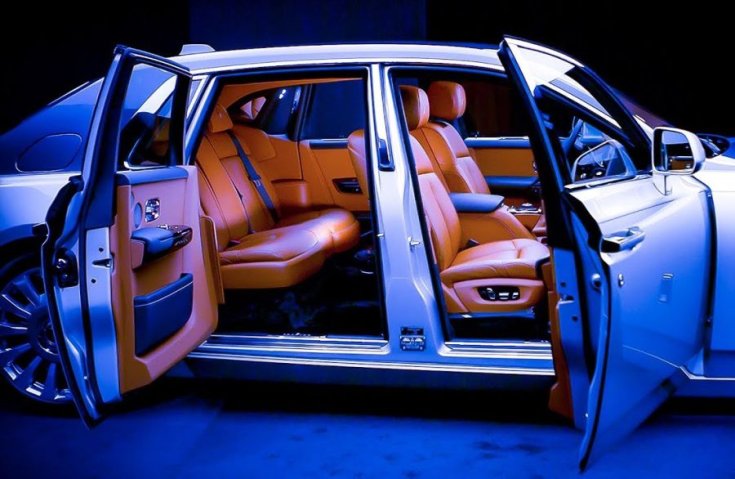 Rolls-Royce Phantom automatikus hátsó ajtók