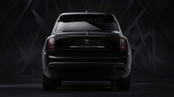 Rolls-Royce Cullinan Black Badge hátulja