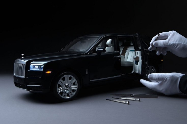 Rolls-Royce Cullnan makett és esernyői