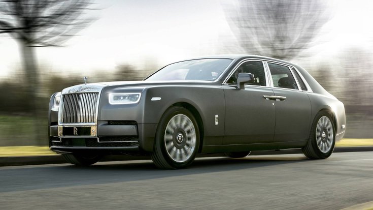 Rolls Royce Phantom, elektromos kivitelben, országúton, féloldalról