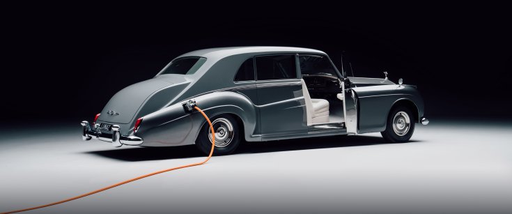 1961-es Rolls Royce Phantom V-ös elektromosan átalakítva, hátulról, féloldalról