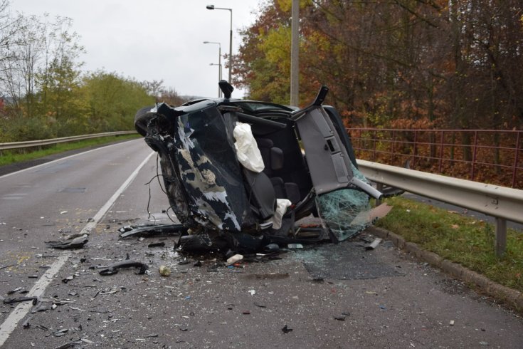 Rommá tört személygépkocsi