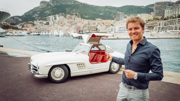 Rosberg Mercedes előtt a monacói kikötőben