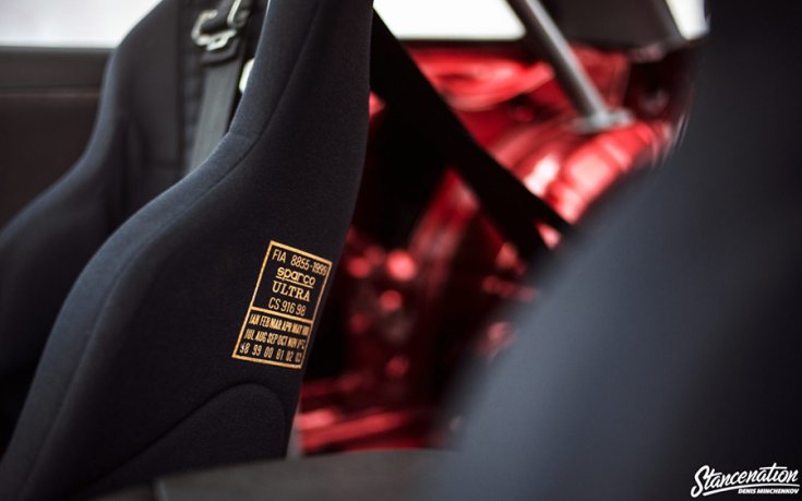 Artem Valitov Nissan S13 Silvia beltere, a StanceNation fotóján a Sparco ülésekről, háttérben a Cusco bukókerettel