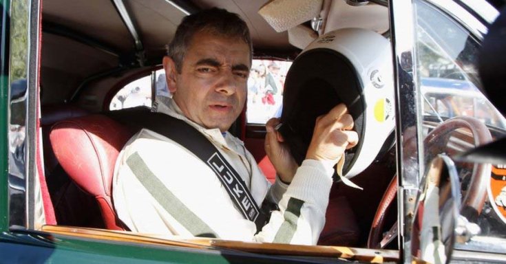 Rowan Atkinson versenyzés közben