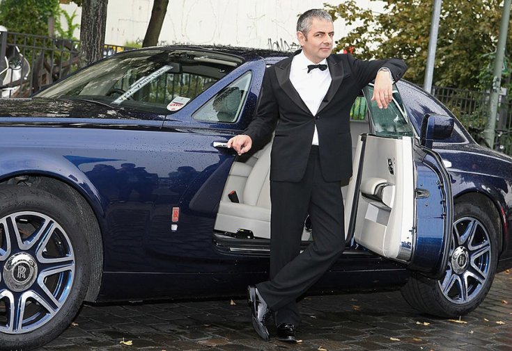 Rowan Atkinson ls a Rolls-Royce Phantom Coupé