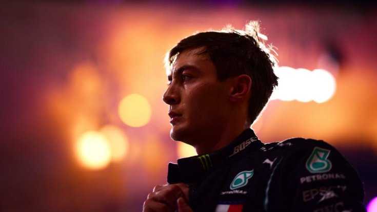 George Russell a Sakhir Nagydíj után fáradtan, oldalról