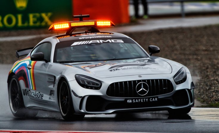 A jelenlegi Mercedes-AMG Safety Car a Forma-1-ben, Bernd Mäylander vezetésével