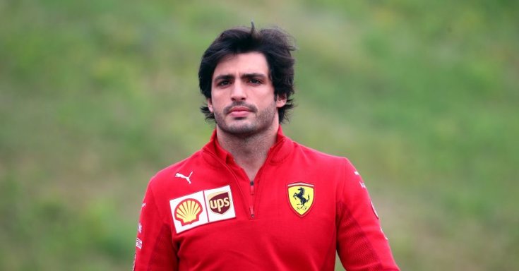 Sainz a Ferrari ingjében