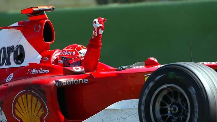 Schumacher a 2004-es San Marinó-i Nagydíj megnyerése után ünnepel