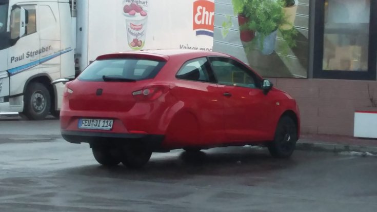 Átalakított Seat modell hátulról