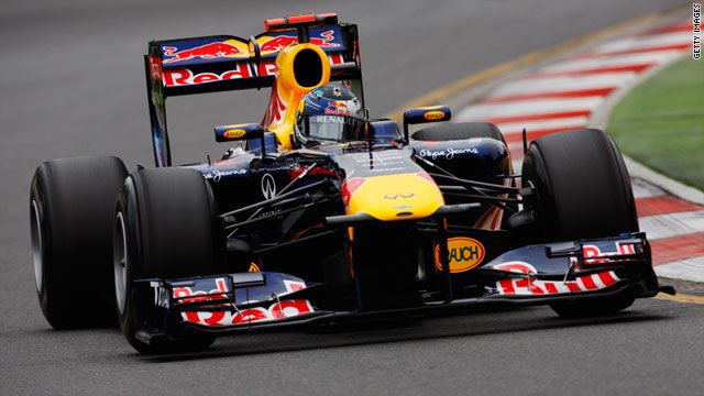 Sebastian Vettel 2011-ben a Red Bullban egy újabb időmérős győzelem felé autózva