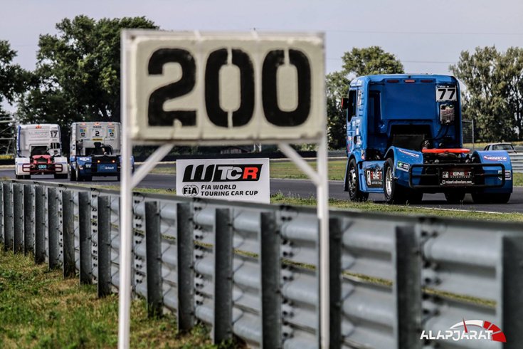 Szlovákiában a WTCR tábla mellett a versenykamionok