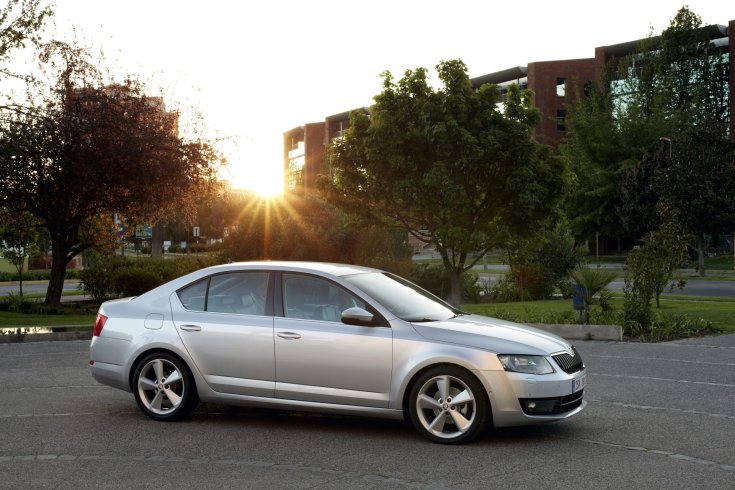 Škoda Octavia oldalról
