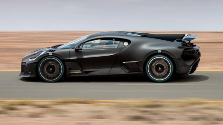 A Bugatti Divo oldalról fotózva