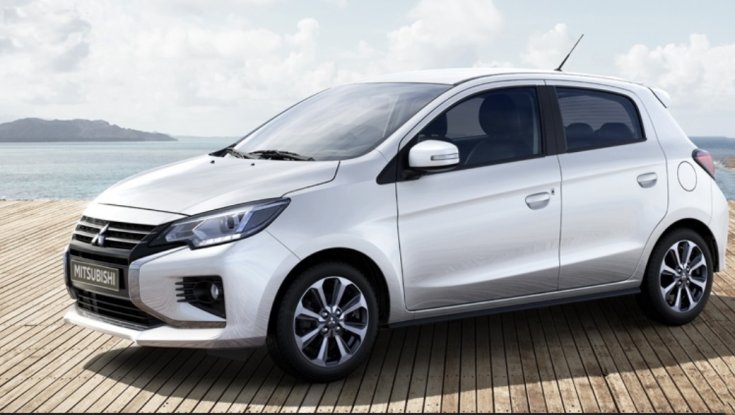 2021 Mitsubishi Space Star egy tengerparton fotózva, oldalról