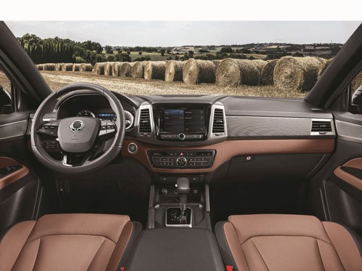 Ssangyong Musso Grand Pickup belső