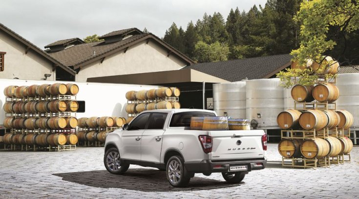 fehér Ssangyong Musso Grand Pickup
